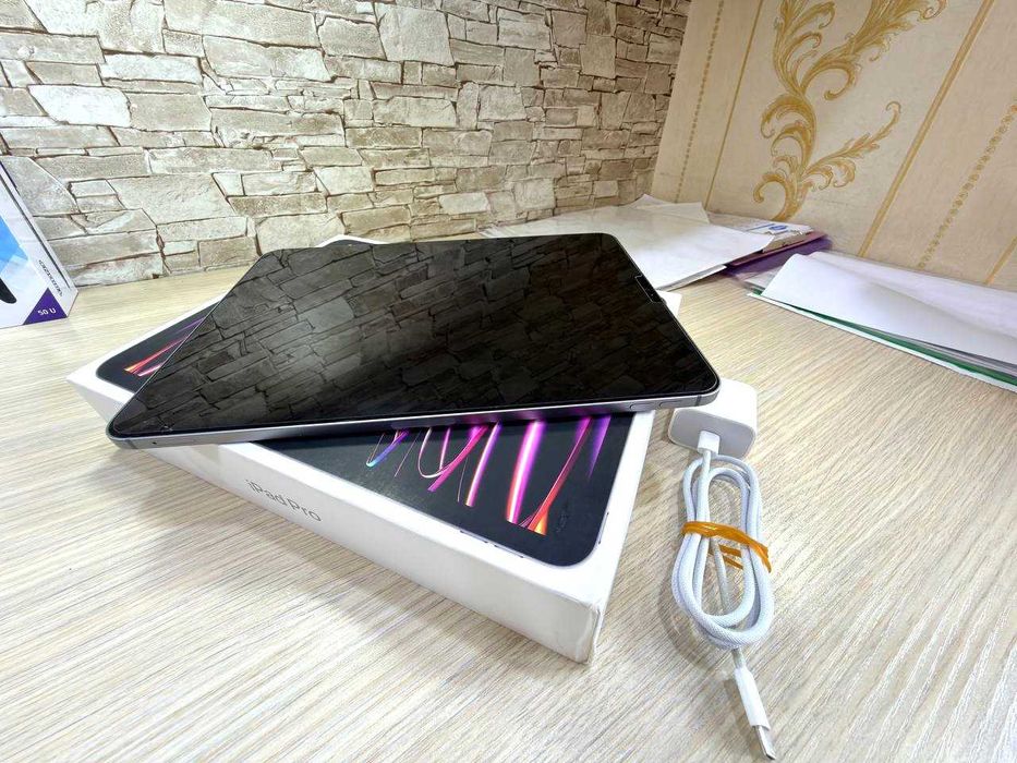 Продам состояние идеал iPad Pro 11 M2 256GB Wi-Fi + SIM (+ Коробка)
