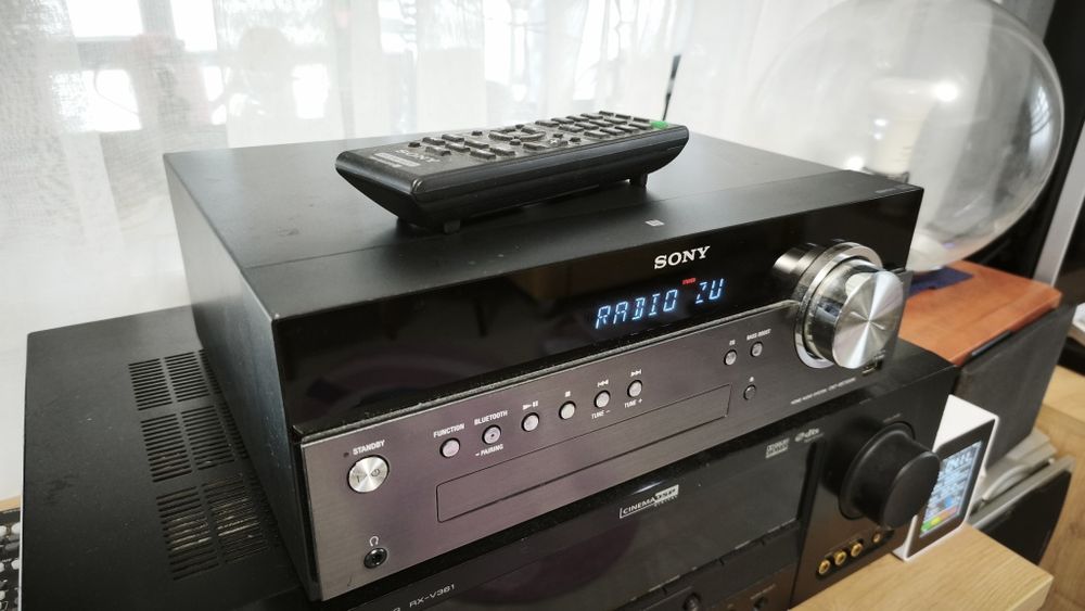 Sistem audio cu bluetooth  SONY cmt-sbt300w ,cu telecomanda