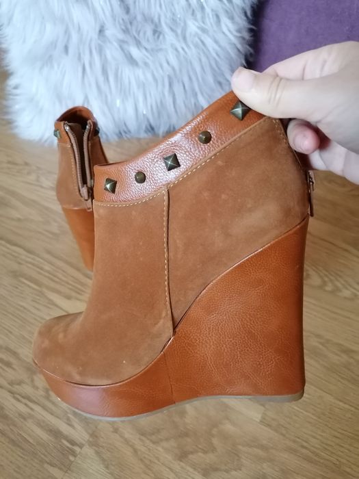 Botine cu platformă înaltă