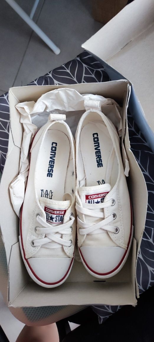 Teni i Converse albi Cluj Napoca OLX.ro