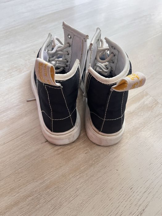 боти Dr Martens.