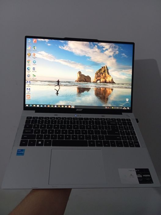 Acer core i3 ideali!!!  180° ochiladigan!