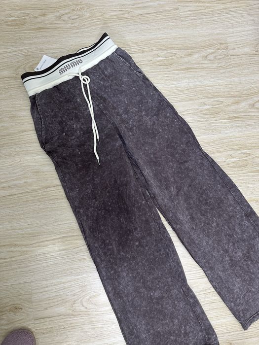 Футболка и штаны на широкой резинке. Костюм