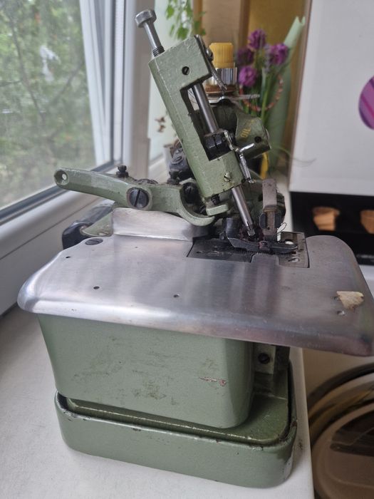 Оверлог триконечен