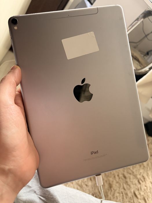 iPad Pro 2 10.5 512GB работи със счупен екран на части