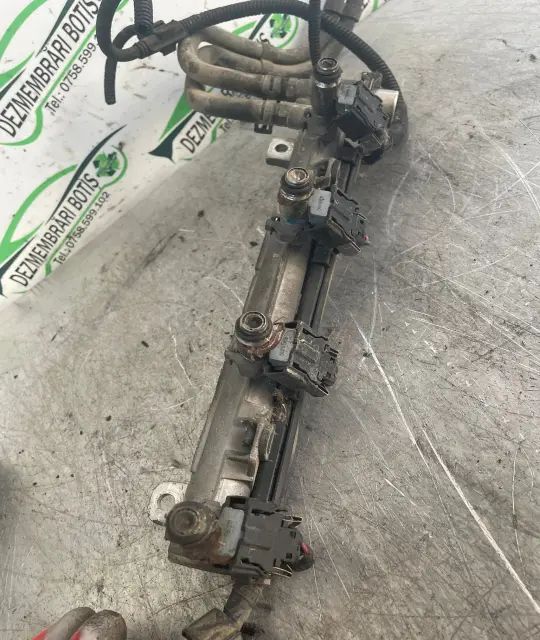 Rampa injectoare 036 133 319 Volkswagen VW Golf 2001 1.4 MT (75 hp)