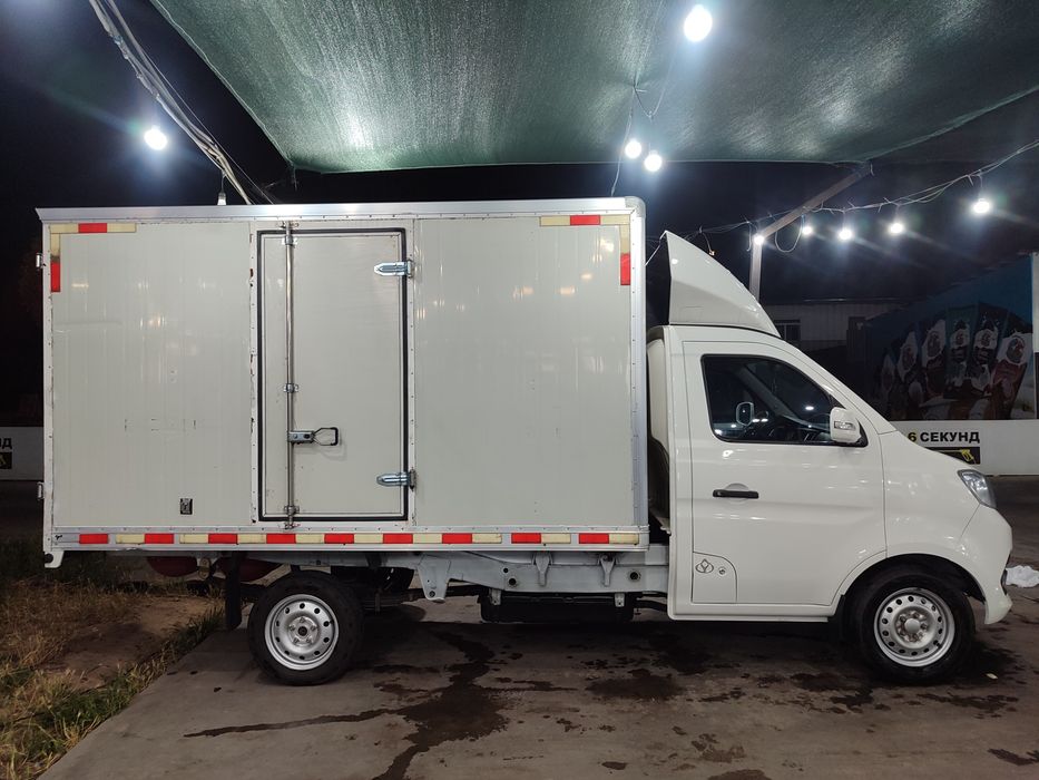 Avtomobil Changan T3