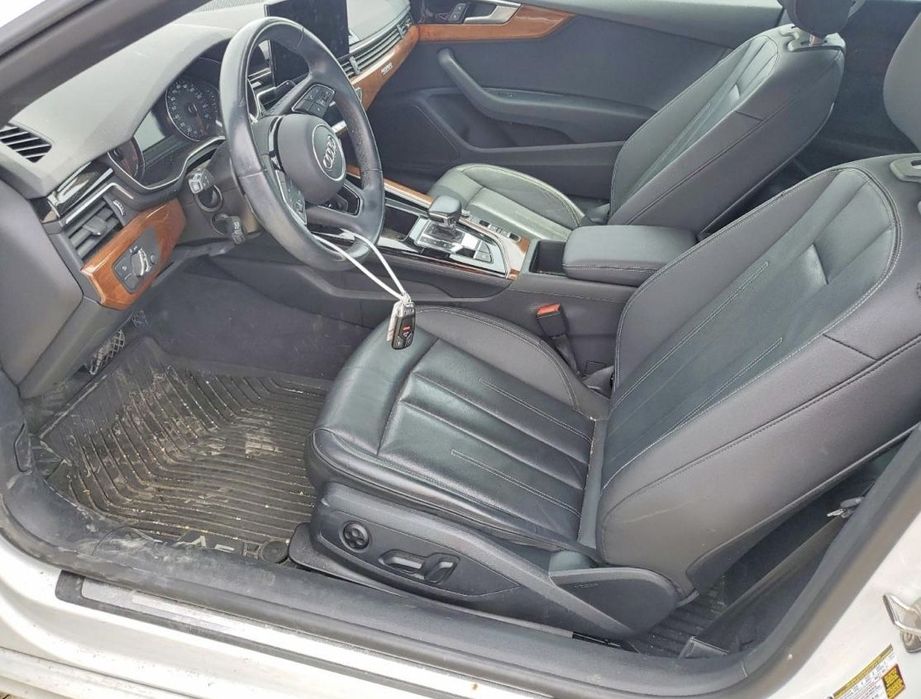 Audi A5 Cabrio Stare perfectă inafara faptului ca e bară avariată.