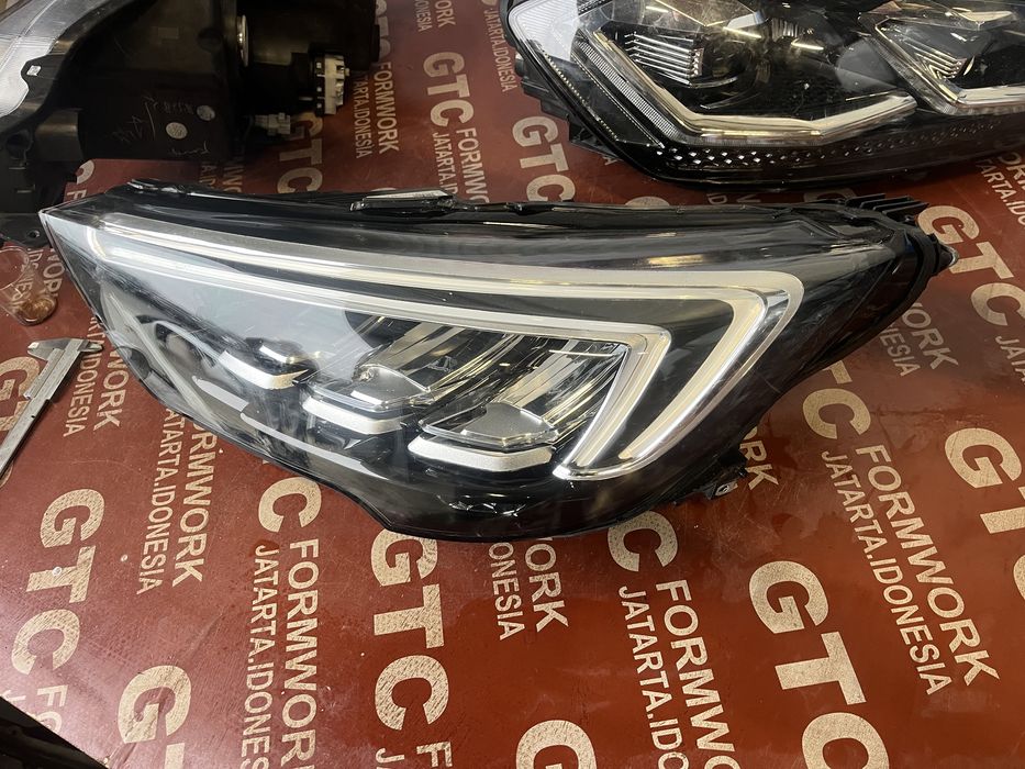 Фар Opel Crossland