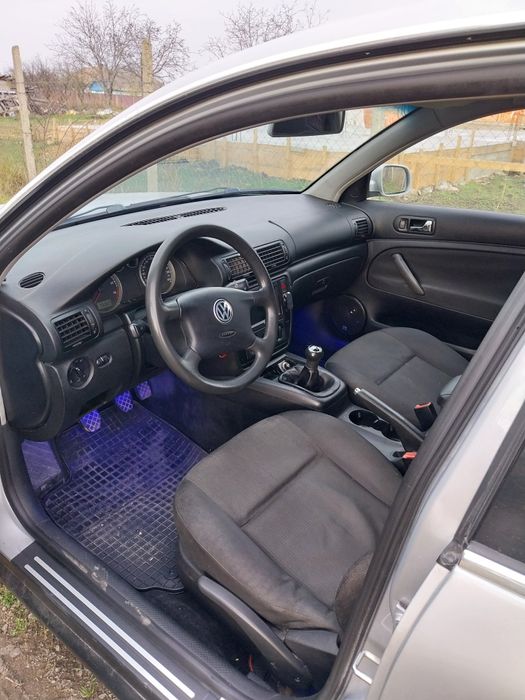 De vanzare passat b5.5 anul 2001 motor 1.6 benzina !5000 de lei