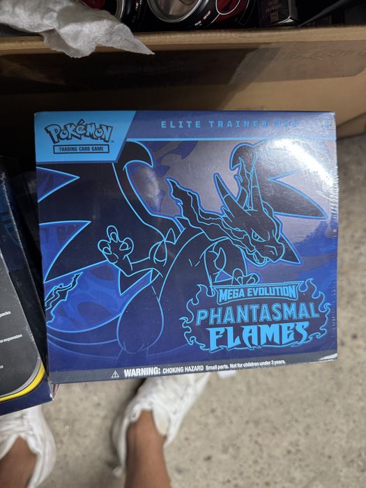 Чисто нов Pokémon ETB Phantasmal Flames - Покемон кутия с карти