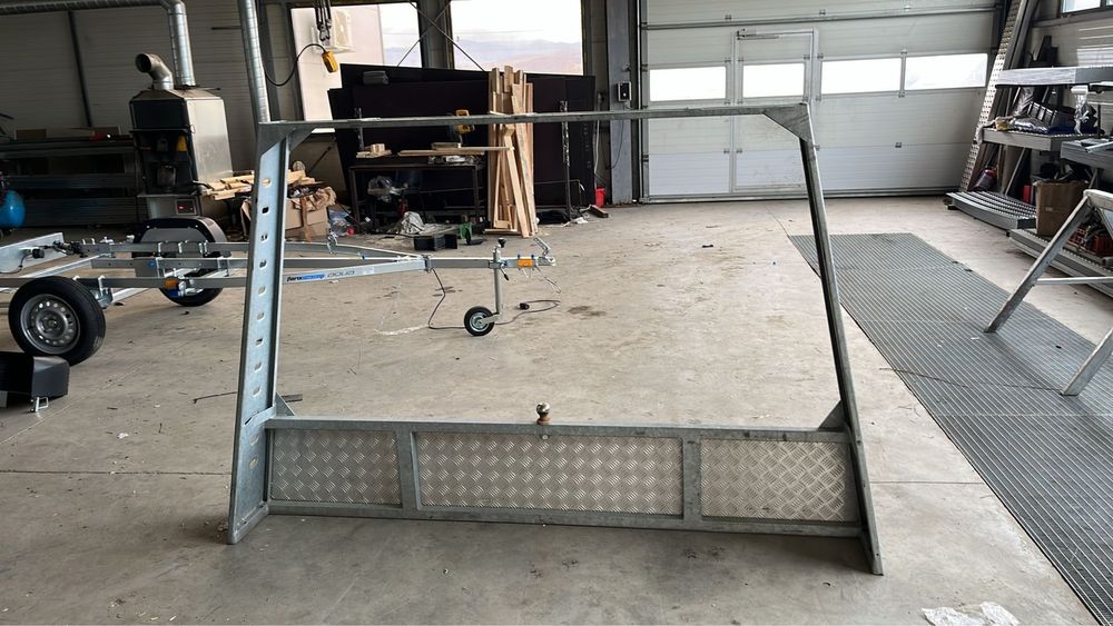 Suport spate autoplatforma cu carlig