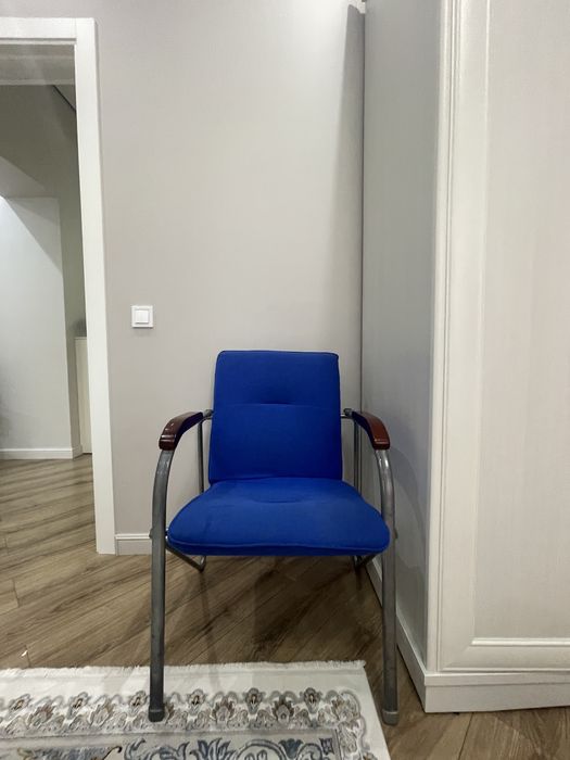 Стулья синие мягкие