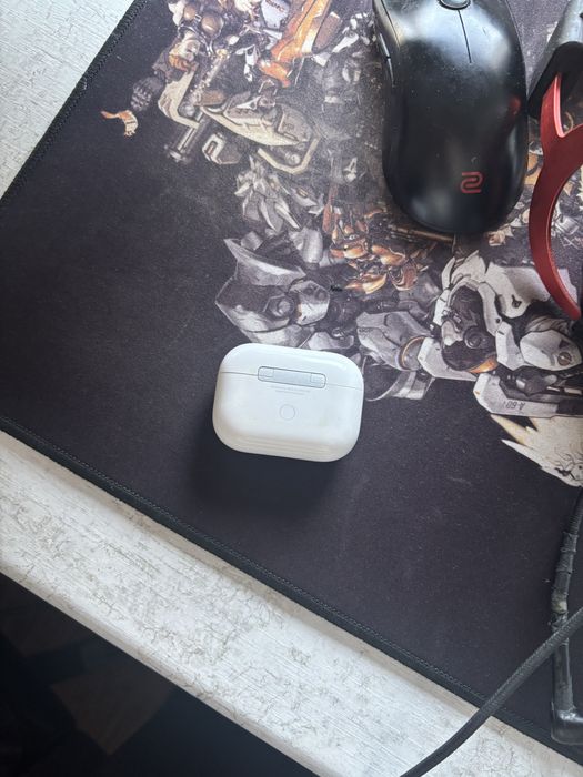 AirPods pro 2 Продаю кейс от них