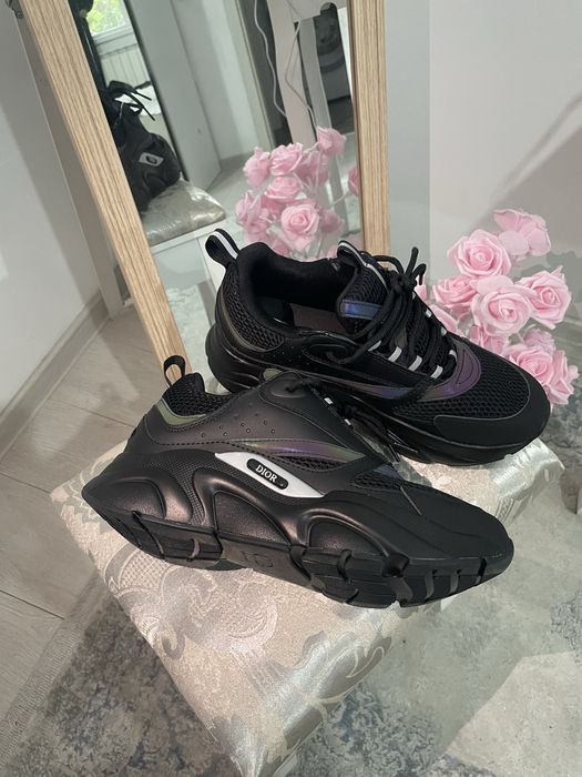 Dior b22.