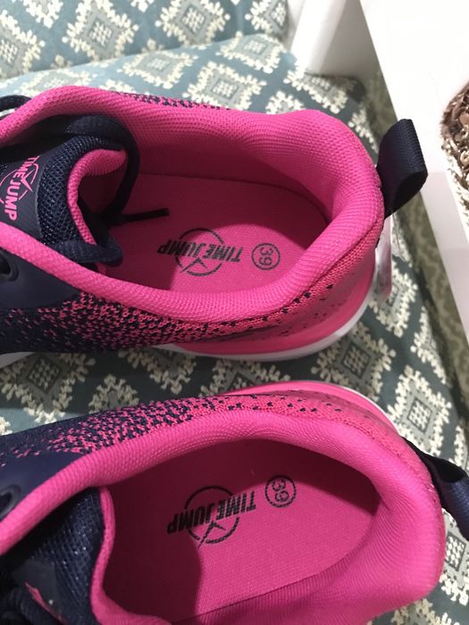 Кроссовки новые белые синие