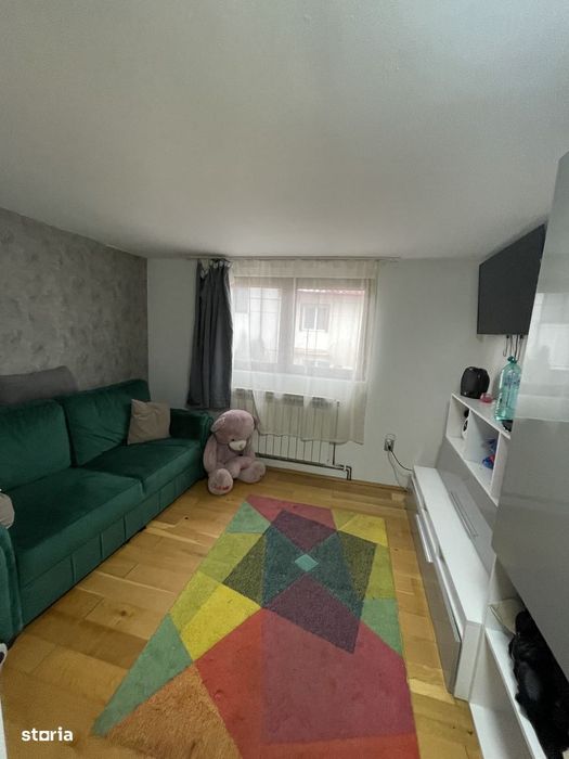 Casă cu 3 camere, mansardă și curte în Colentina