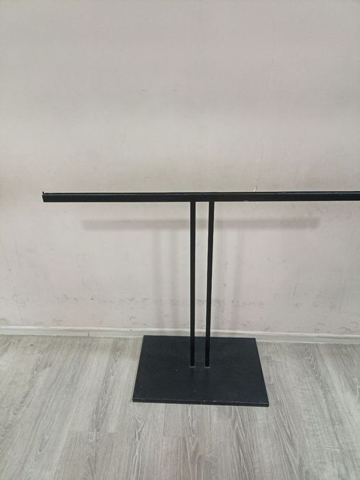 Продаётся Ресепшен, столы, оборудования