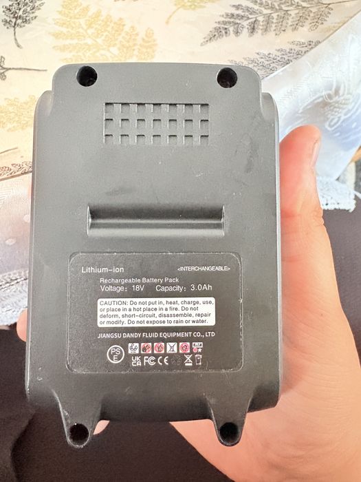 Set 2 baterii 18V 3.0Ah + încărcător 21V 1A – Compatibile Makita – Noi