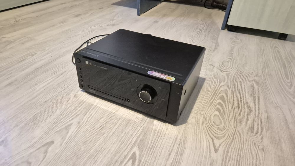 Качествена аудио система LG FB103 (100W RMS) – CD/DVD, USB, FM радио