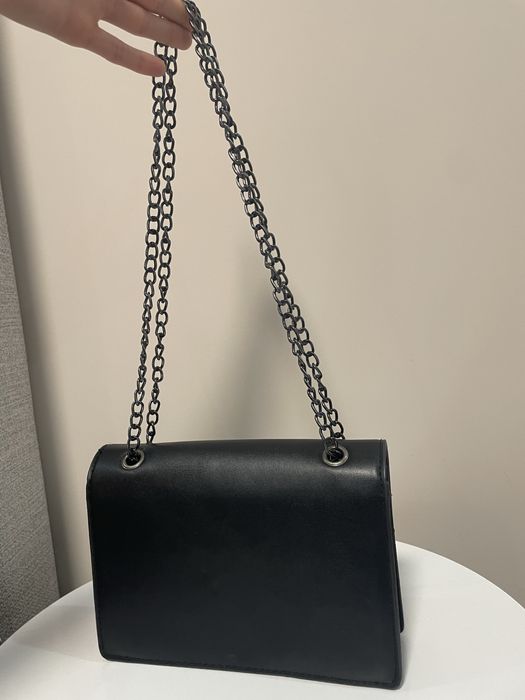 Черна малка чанта през рамо