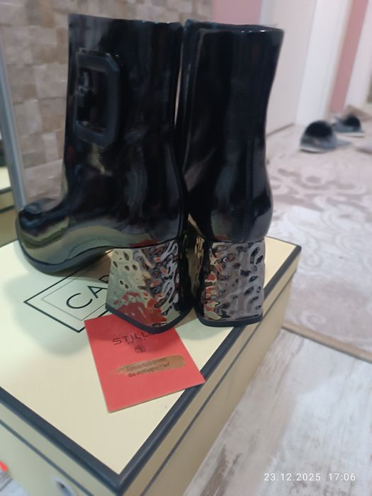 Дамски боти естествен  лак 37
