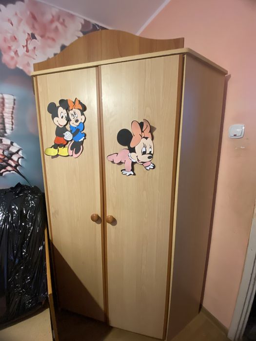 Dulap pe colț spatios pentru copii