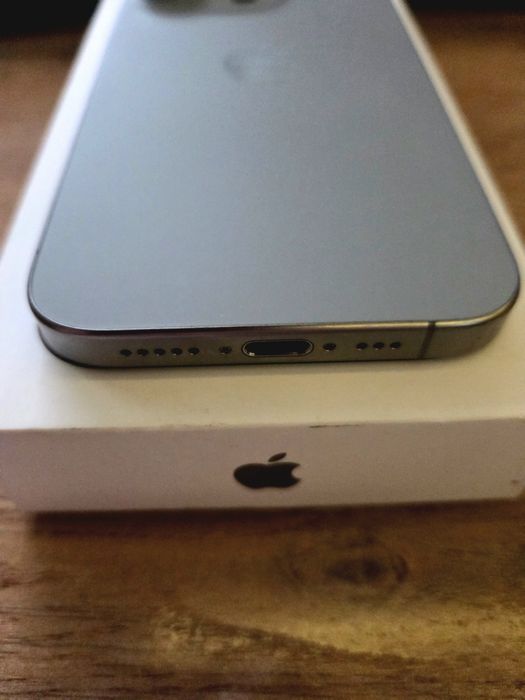 Iphone 15 Pro 256 gb.