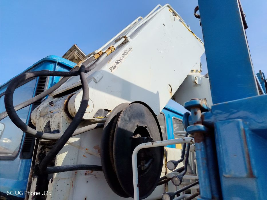 Тристранен САМОСВАЛ КАМИОН С 8 тона КРАН