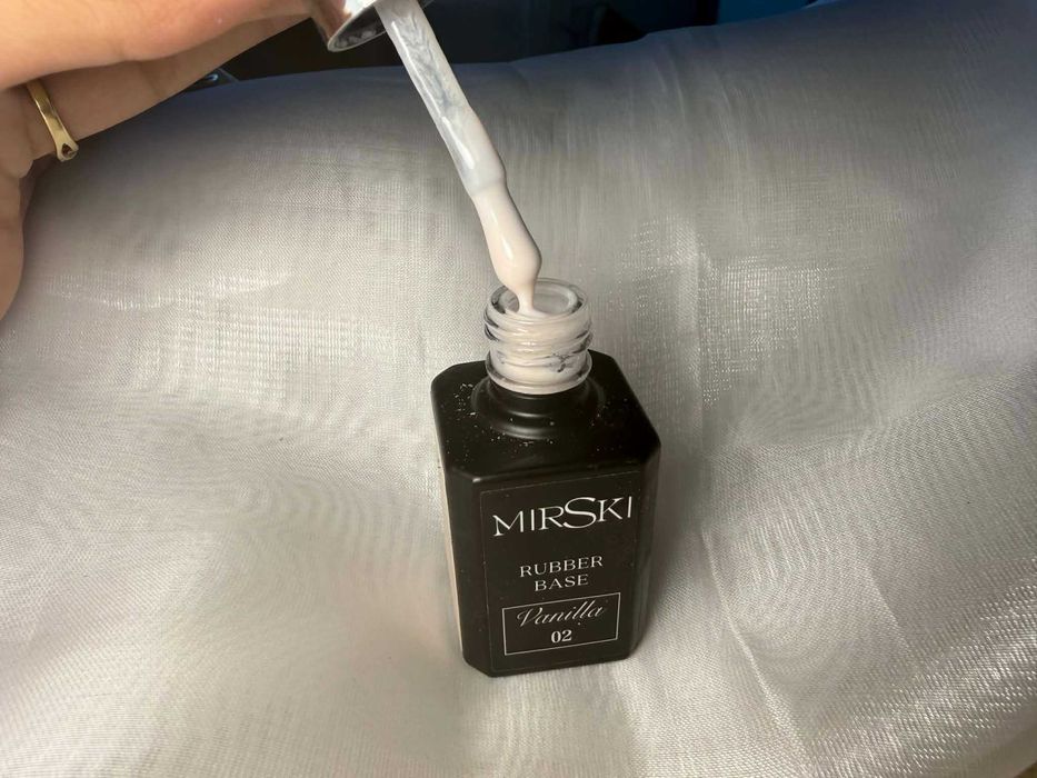 Гел лакове и бази