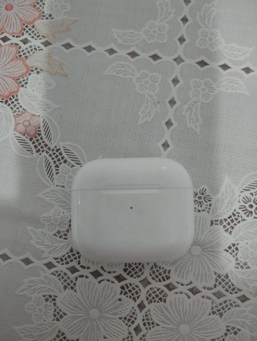 Наушники        .