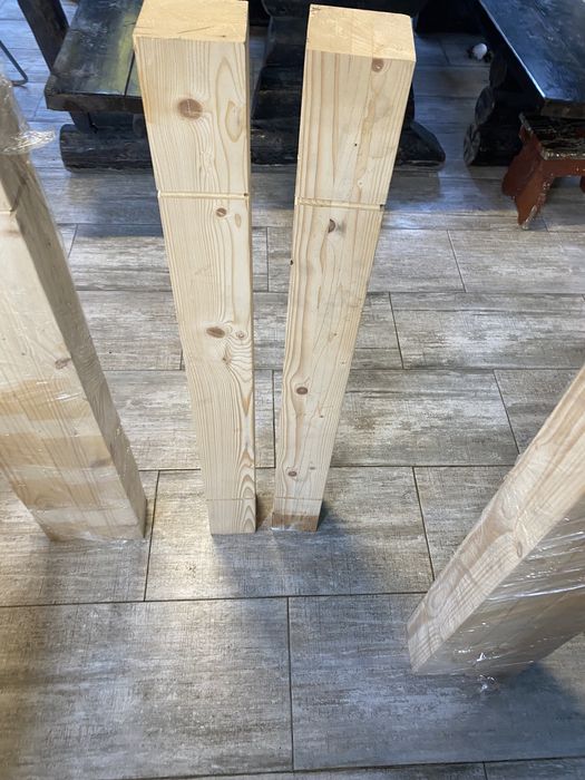 Scara lemn , cu 2 trepte 10 stalpi grosi ,