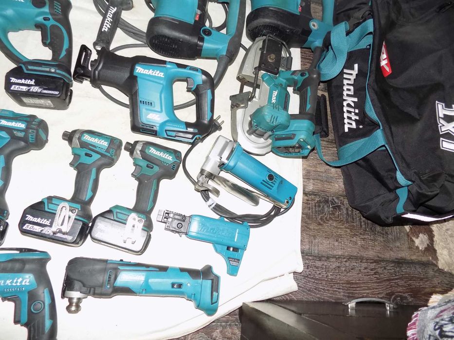 Scule Makita  18V  si  220V  perfect functionale
