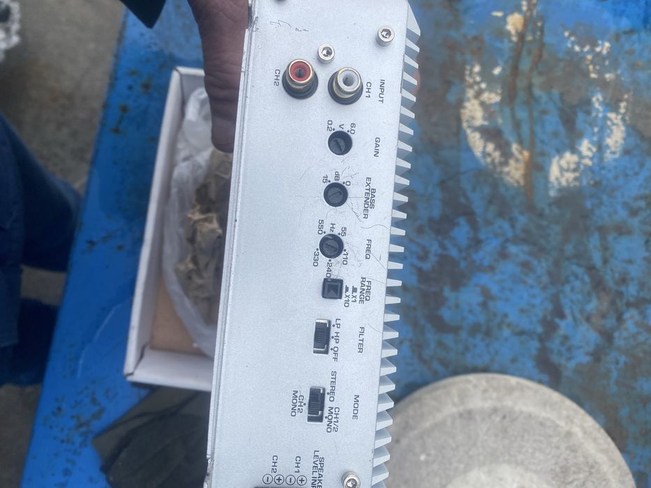 Amplificator auto Clarion