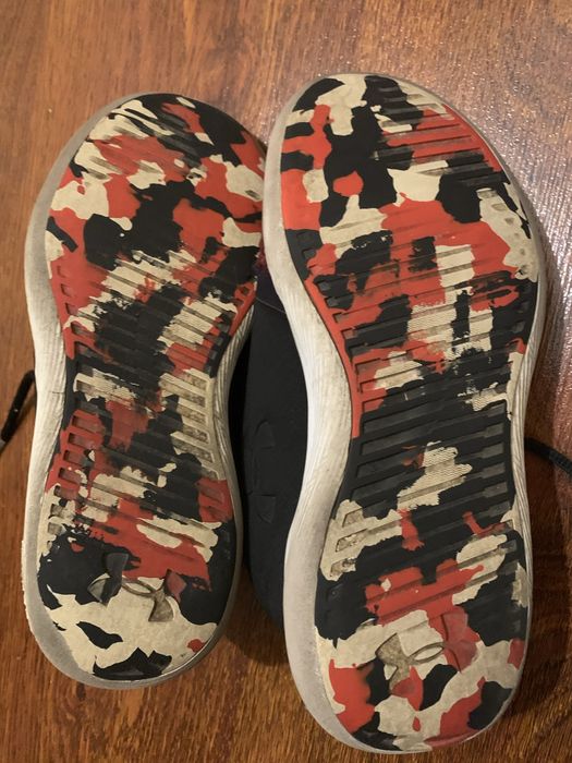 Продам недорого детские кроссовки Under Armour