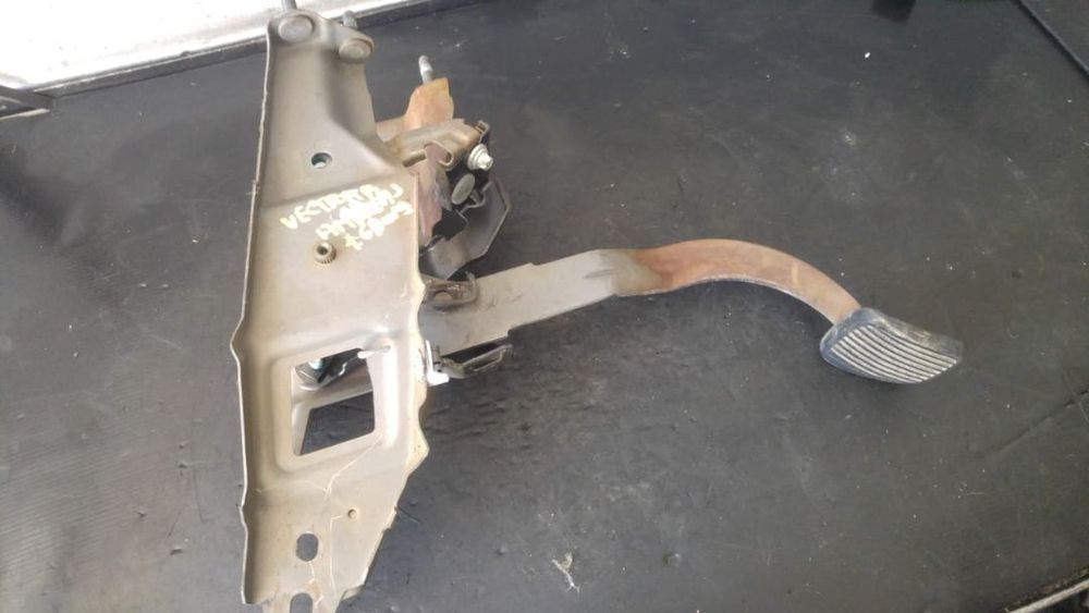 pedala ambreiaj 1.6 b x16xel opel vectra b