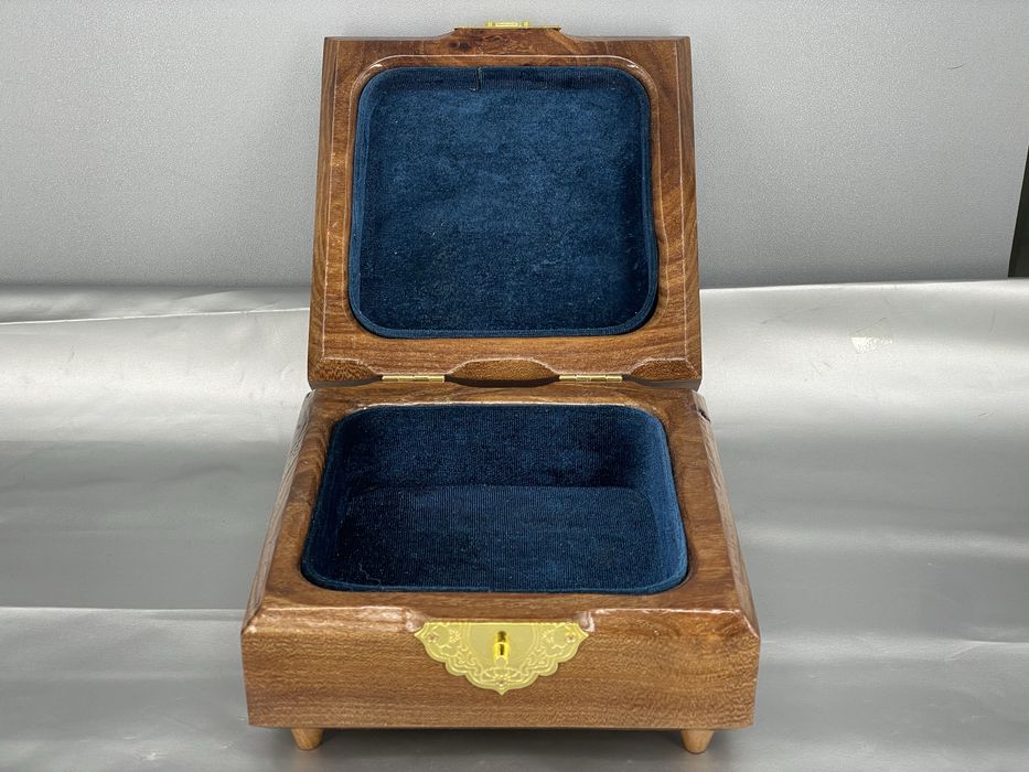 Шкатулка деревянная