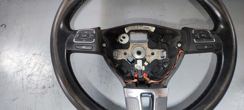 Volan piele cu comenzi  volkswagen vw golf 6 break 1.6 tdi CAY
