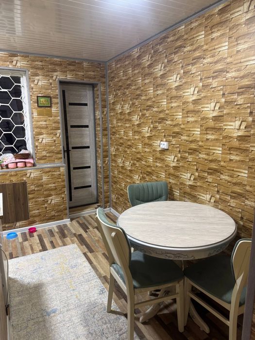 В деревянном доме. Спутнике 9 . ремонт санузел раздельный. Выход в гор