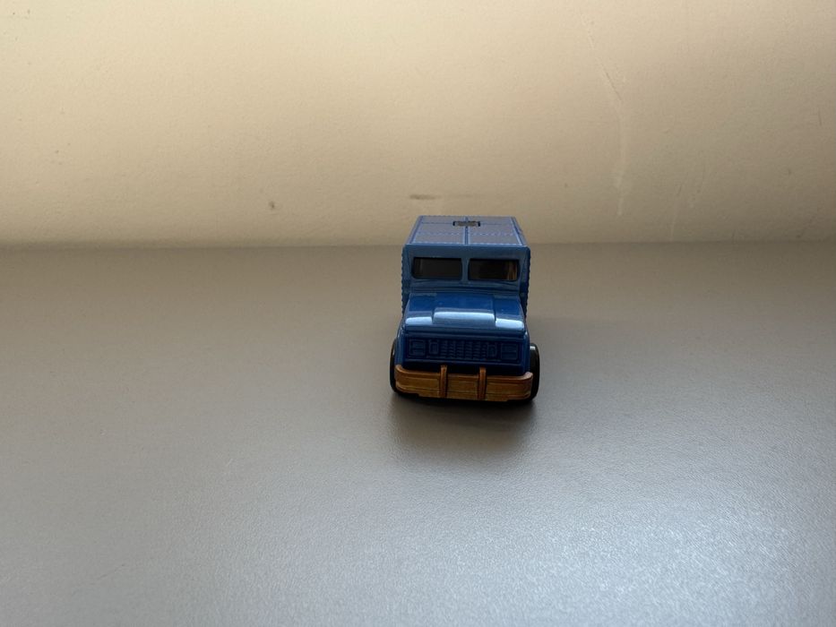Vând masinuța Hot Wheels