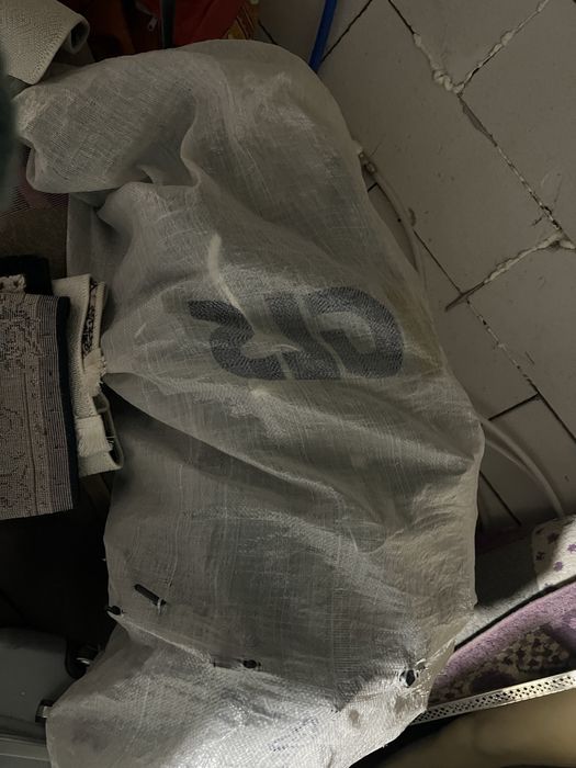 Vand umerase din plastic peste 400 buc bluze si umeras de pantaloni