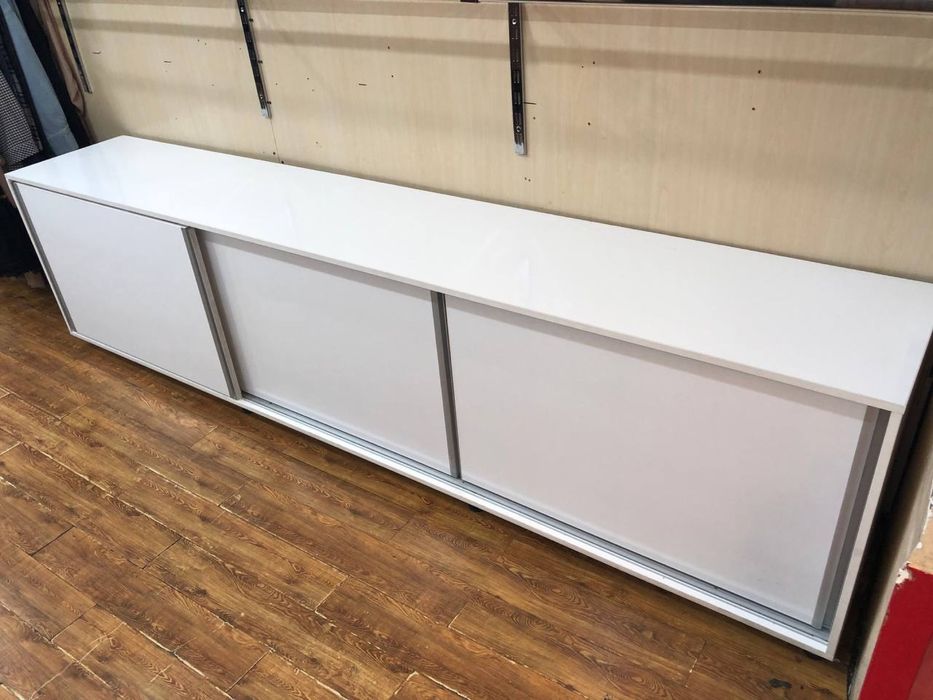 Шарф ва айоллар ромоли учун шкаф ва вешилка сотилади холати зор.