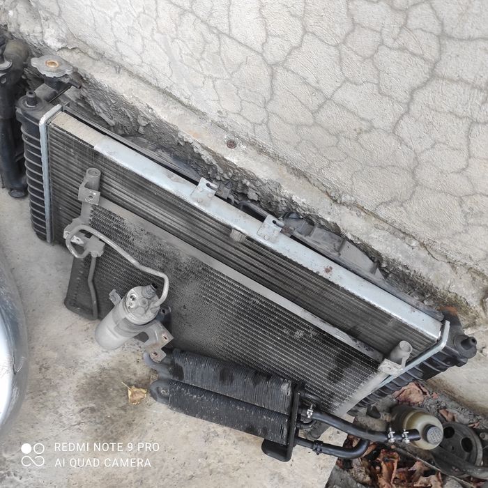 Продам радиаторы на Мазда 626 птичка