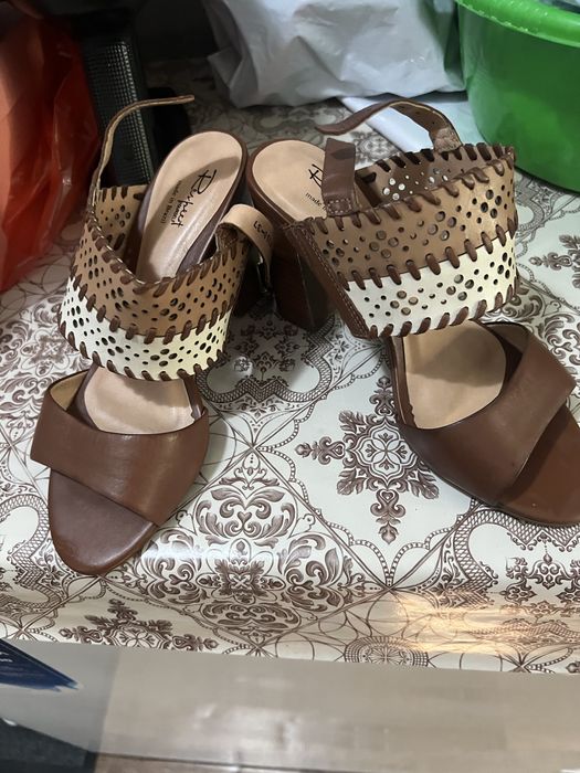 Продам обувь босоножки