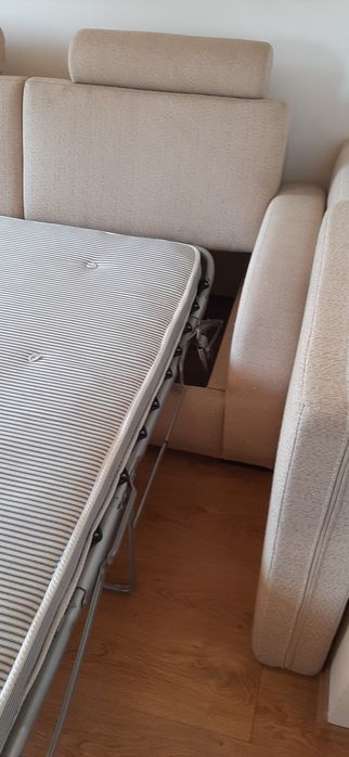 Canapea extensibilă, 200×100 cm în stare excelentă.