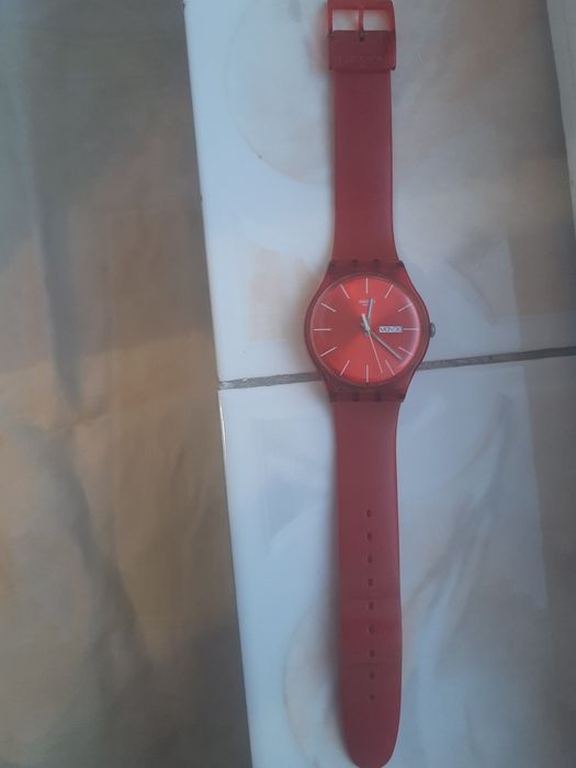 Ceas Swatch Red Rebel model SUOR701
