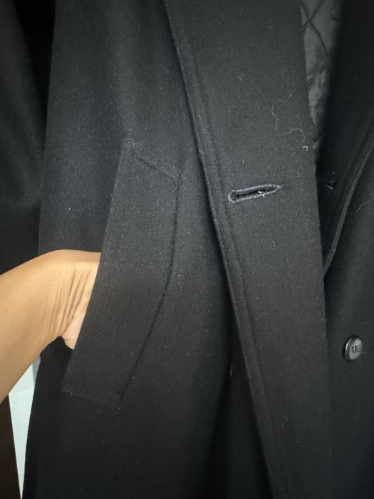 Черное пальто из шерсти