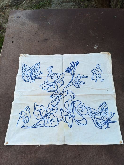 Стари ръчно бродирани кърпички