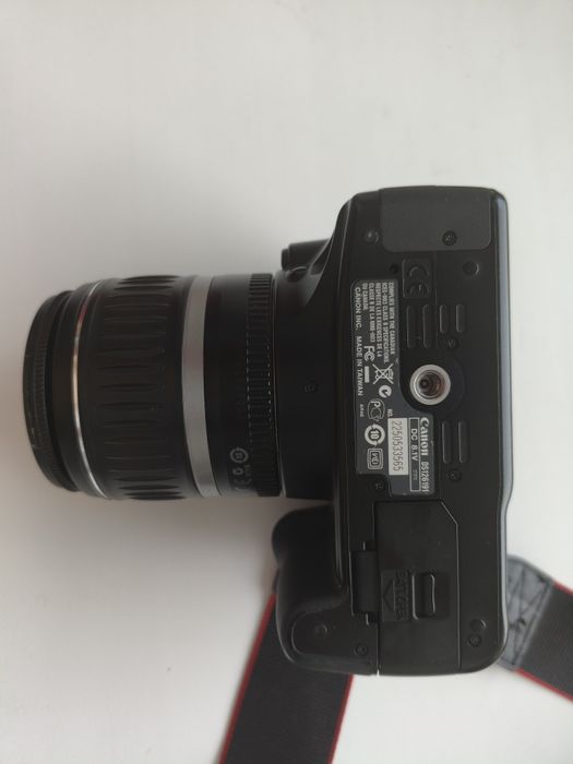 Зеркальная камера Canon EOS 1000D