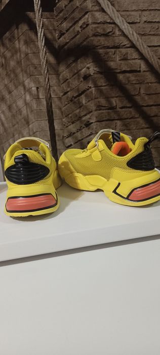 Детские кроссовки